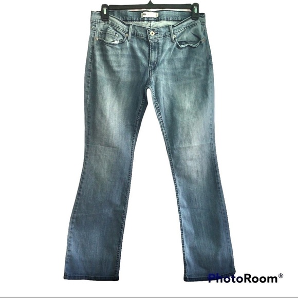 Women Levi’s 520 Low Rise Boot Cut Light Wash Jeans - Picture 1 of 11